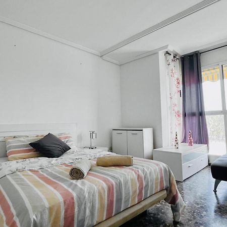 Apartamento Compartido Con Vista Al Puerto Valencia Daire Dış mekan fotoğraf